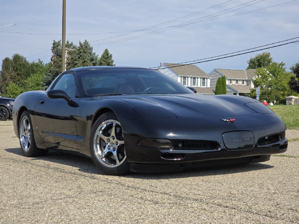 Used 1999 Chevrolet Corvette Coupe w/ Roof Pkg RWD image 2