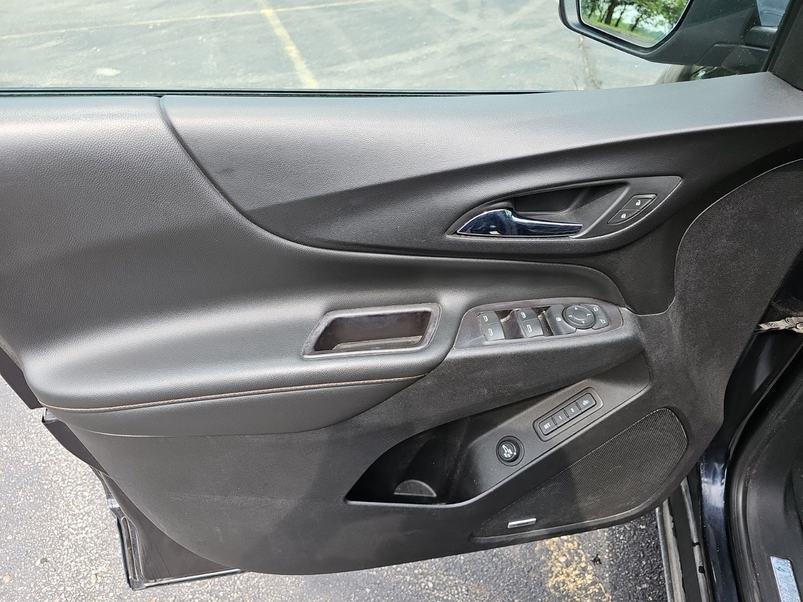 Used 2020 Chevrolet Equinox Premier AWD/4WD image 19