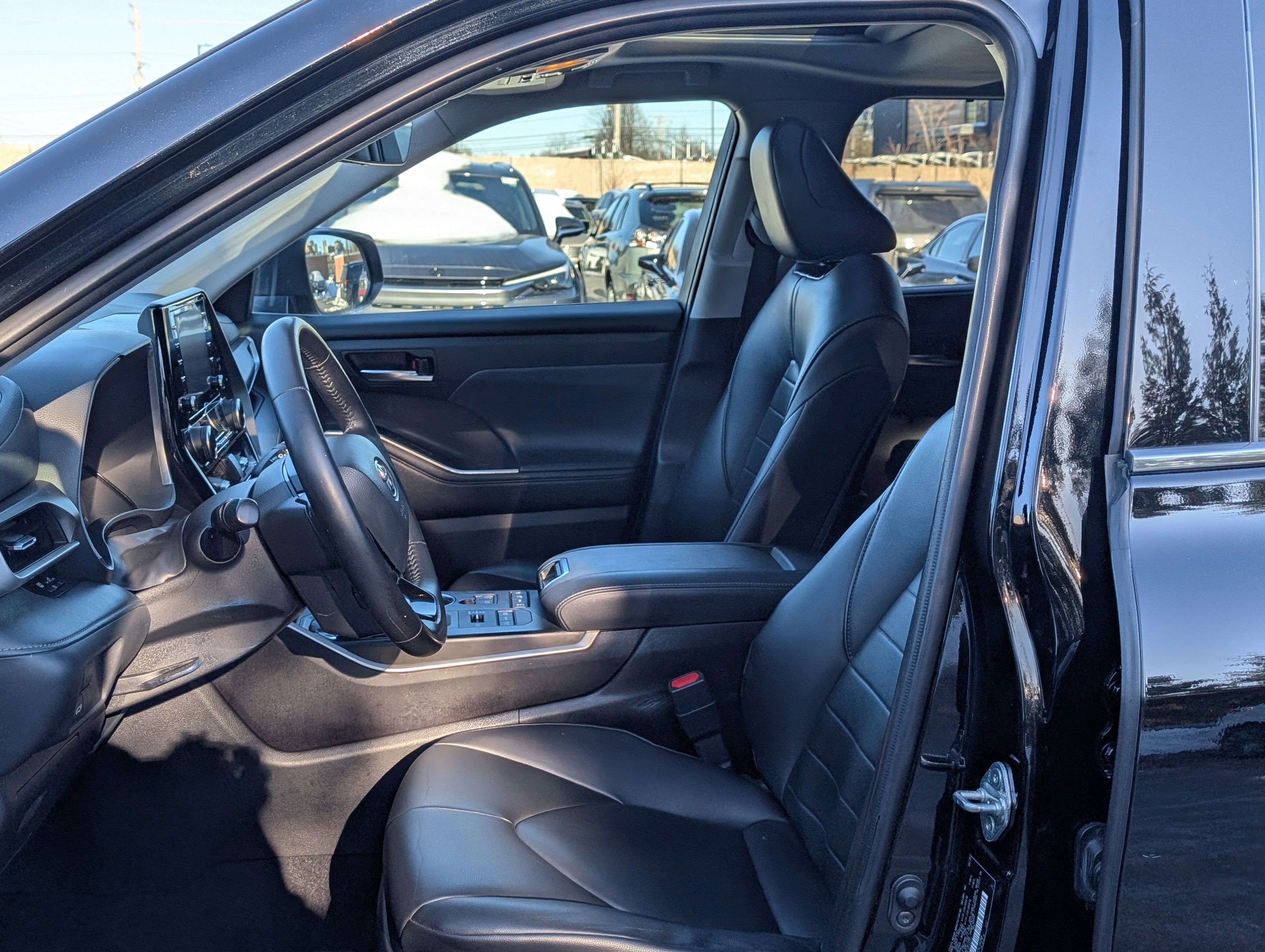 Used 2020 Toyota Highlander XLE w/ Protection Package #3 image 16