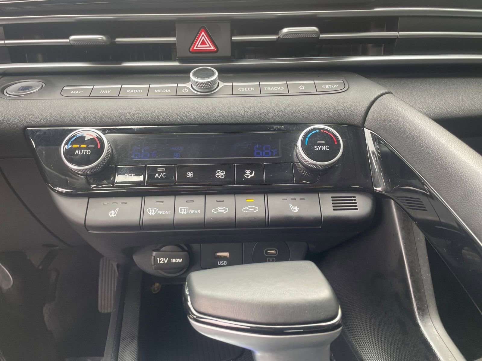 Used 2025 Hyundai Elantra SEL FWD image 17