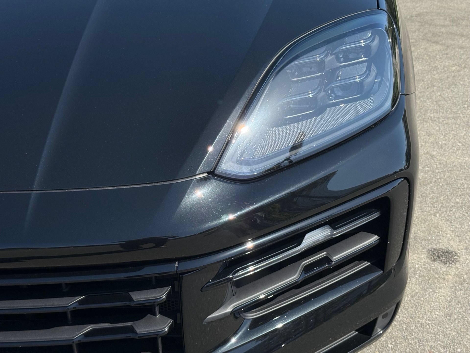 Used 2025 Porsche Cayenne S AWD/4WD image 11