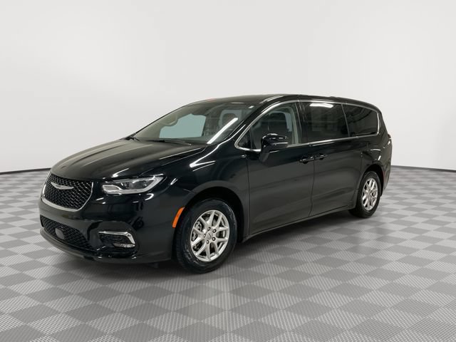 Used 2024 Chrysler Pacifica Touring-L FWD image 7