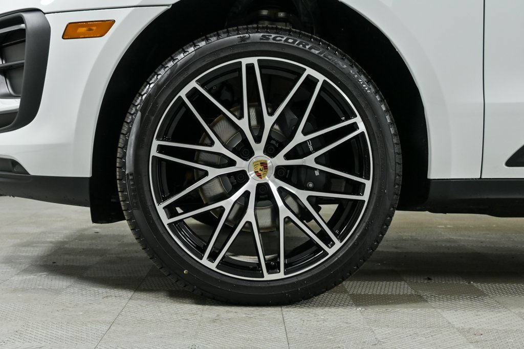 Certified 2026 Porsche Macan AWD/4WD image 39