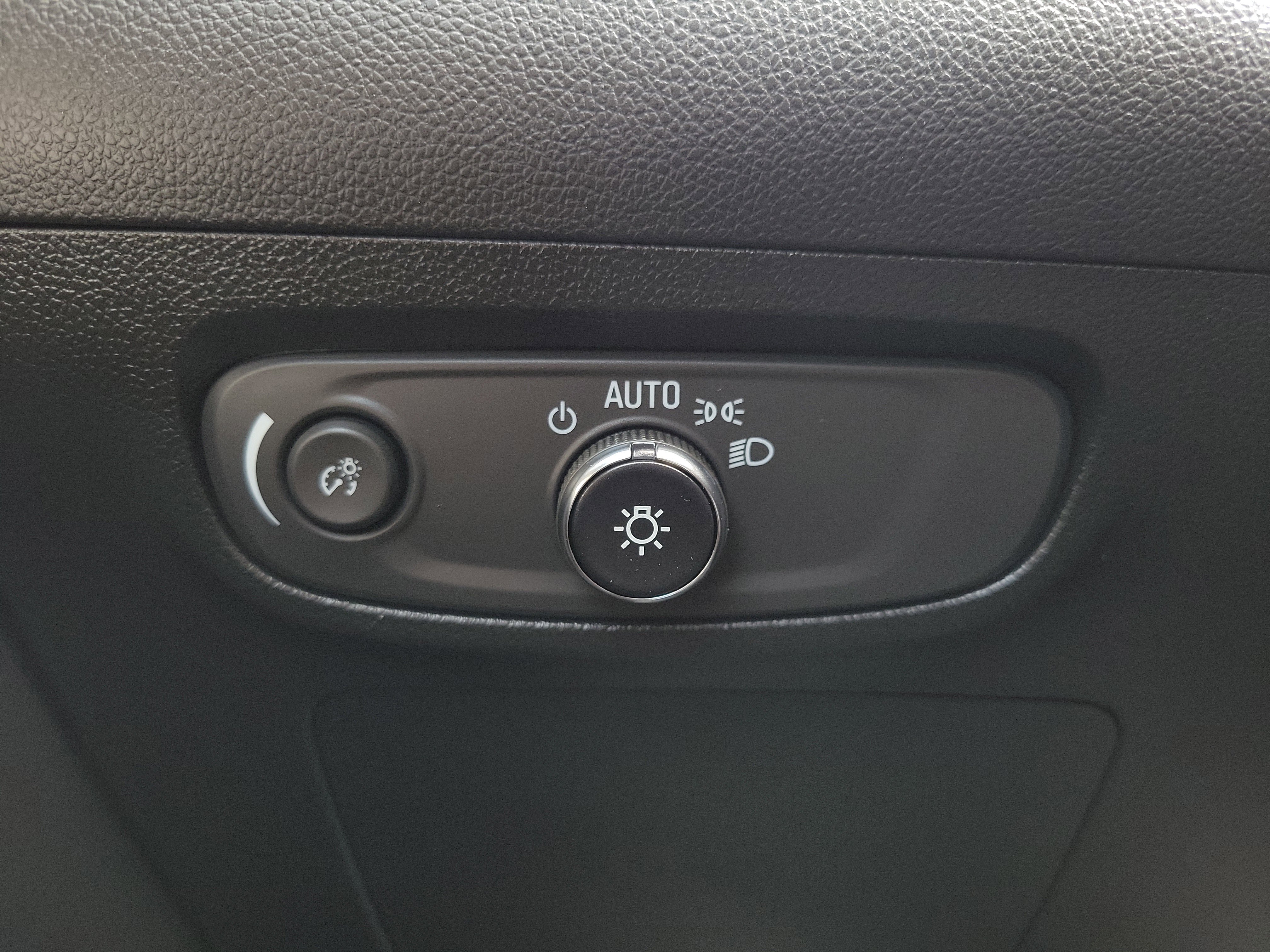 Certified 2024 Buick Encore GX Preferred FWD image 26