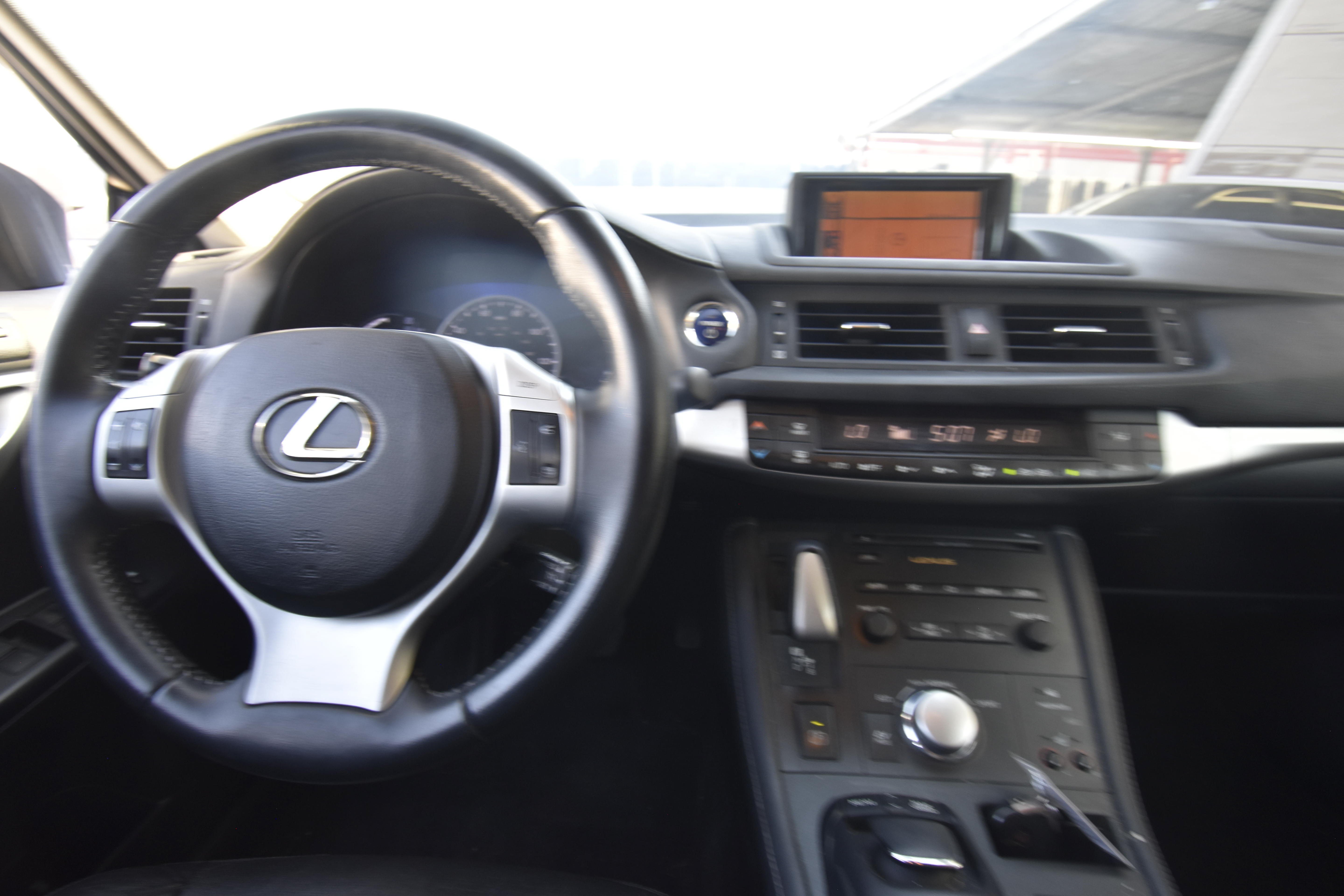 Used 2012 Lexus CT 200h Premium w/ Leather Pkg FWD image 13