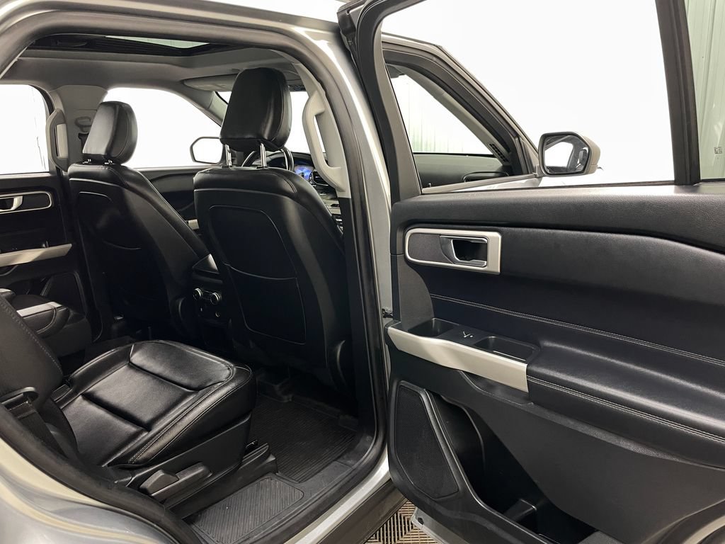 Used 2020 Ford Explorer XLT AWD/4WD image 43