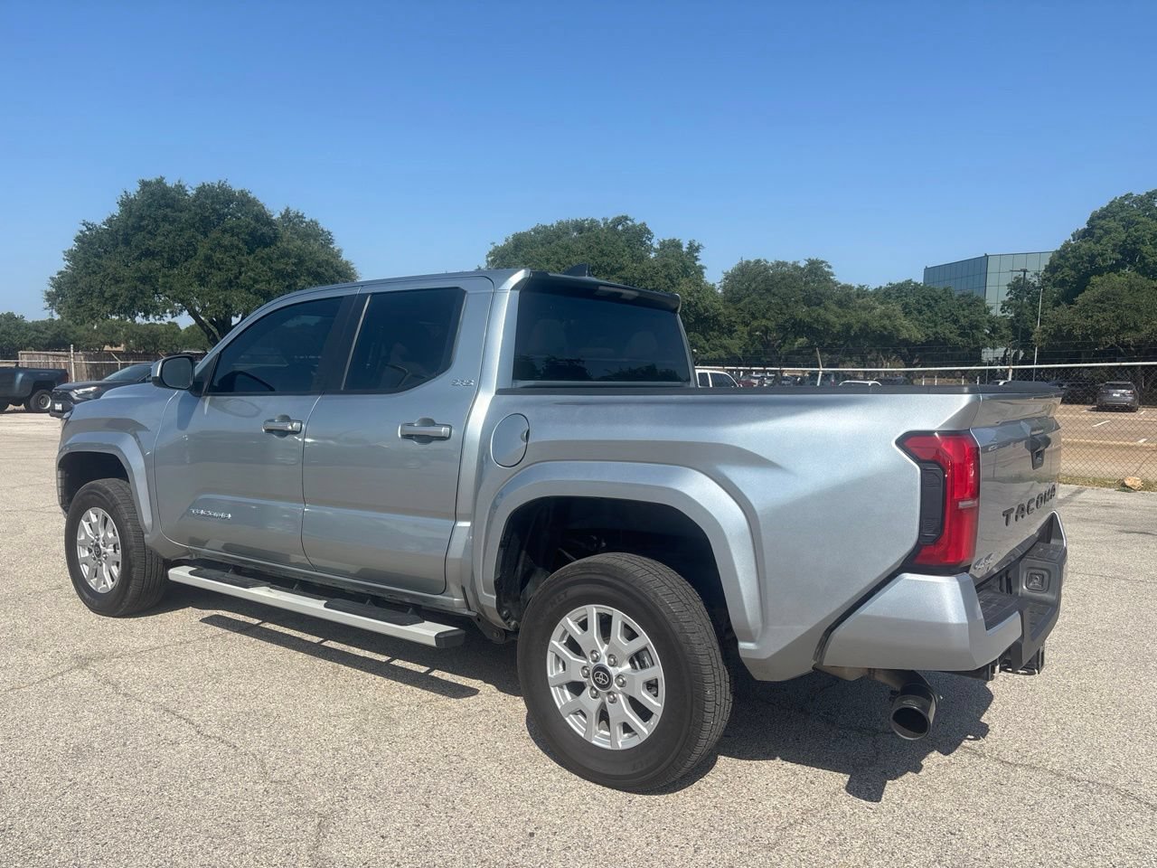Used 2025 Toyota Tacoma SR5 AWD/4WD image 6