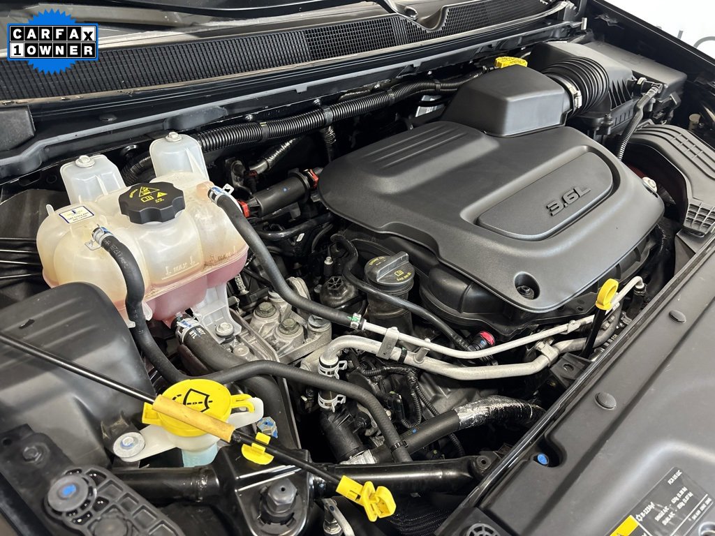 Used 2024 Chrysler Pacifica Touring-L image 8