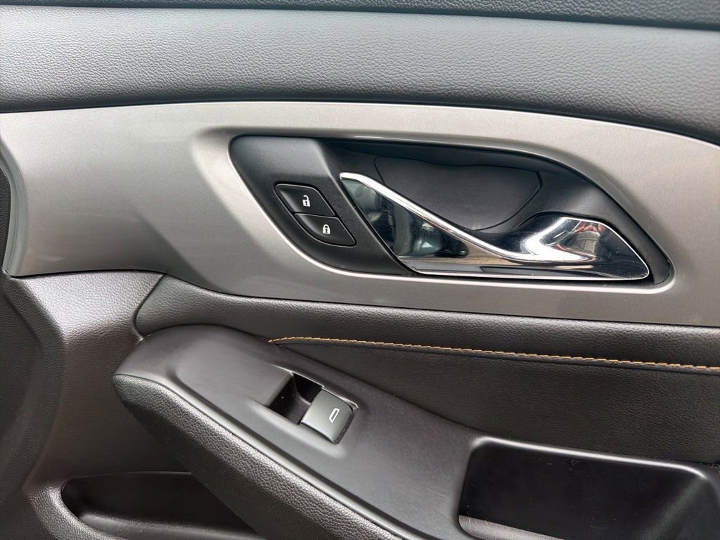 Used 2019 Chevrolet Traverse RS image 33