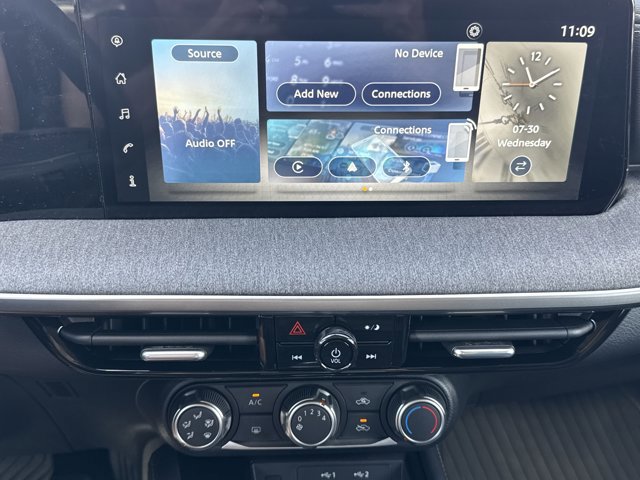 New 2025 Nissan Kicks SV image 14