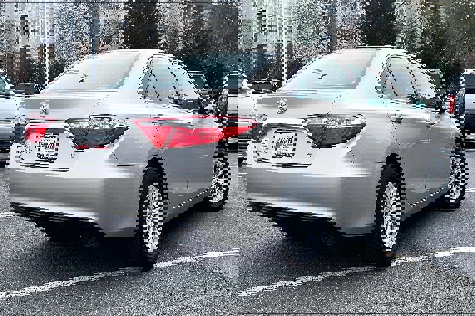 Used 2016 Toyota Camry LE image 12