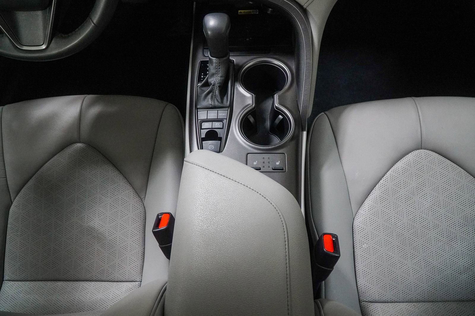 Used 2022 Toyota Camry XSE w/ Cold Weather Package FWD image 35