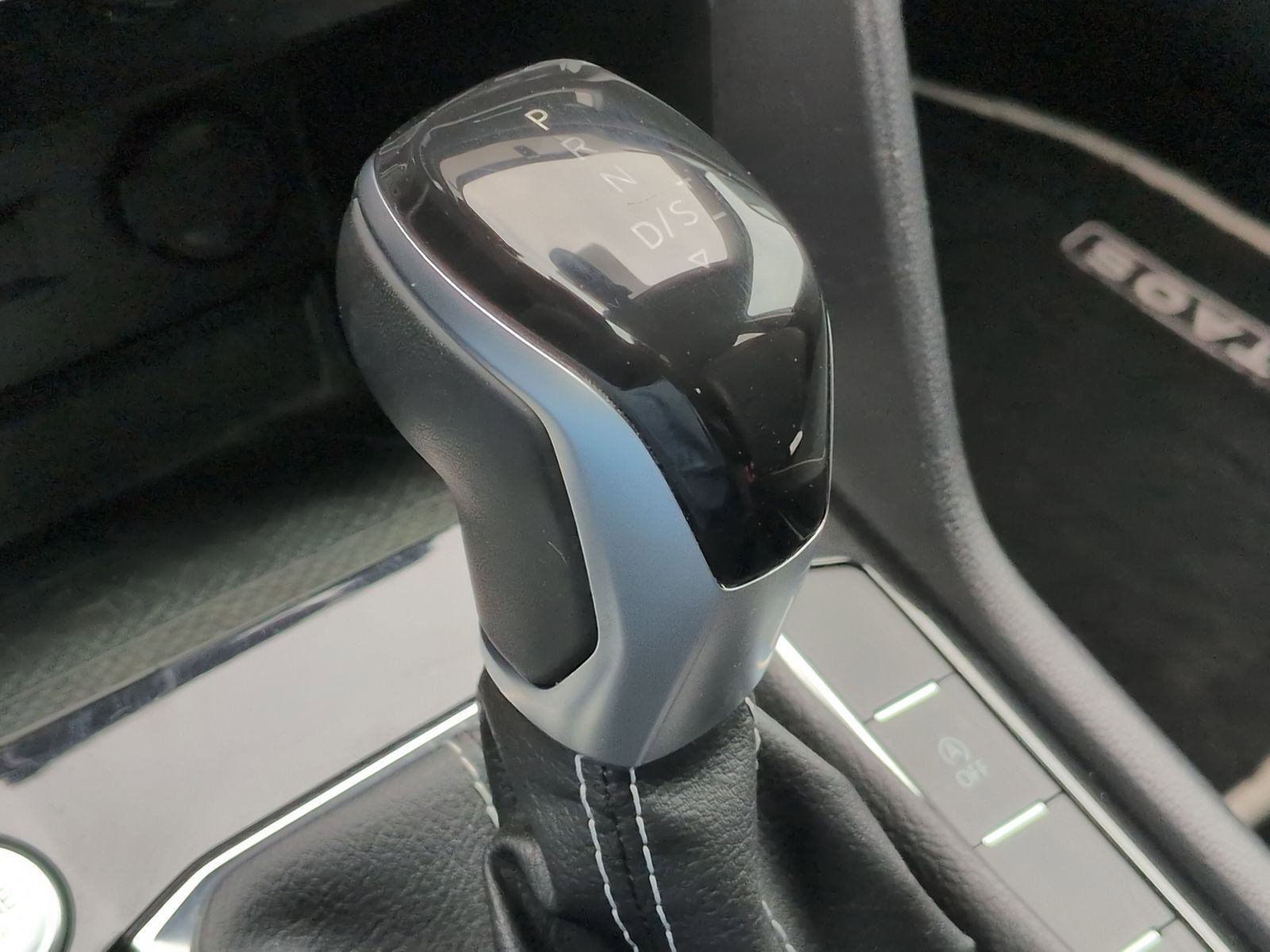 Used 2022 Volkswagen Taos SEL image 26