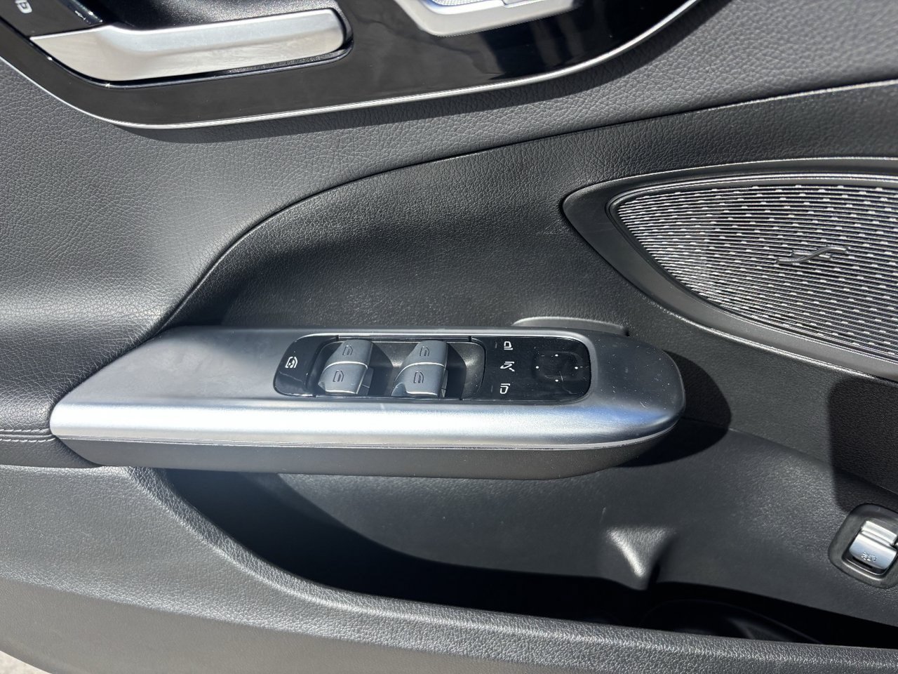Used 2022 Mercedes-Benz C 300 Sedan image 21