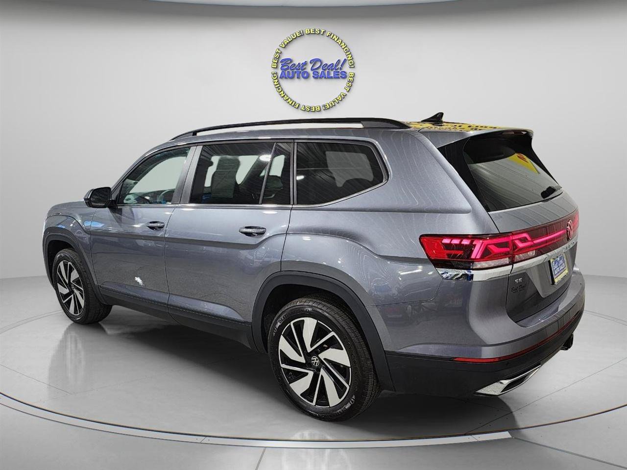 Used 2024 Volkswagen Atlas SE AWD/4WD image 4