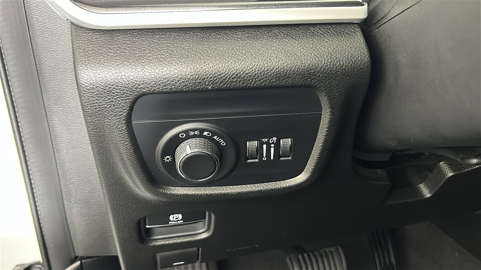 Used 2021 Jeep Grand Cherokee L Laredo AWD/4WD image 23