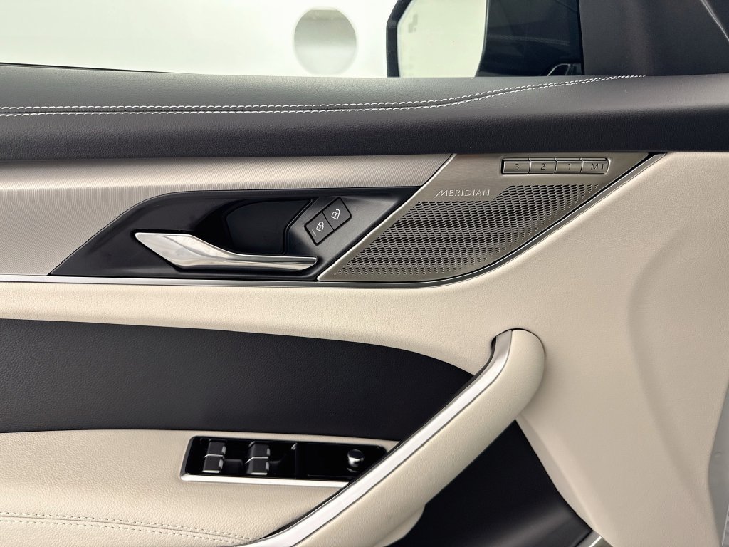 New 2026 Jaguar F-PACE R-Dynamic S AWD/4WD image 19