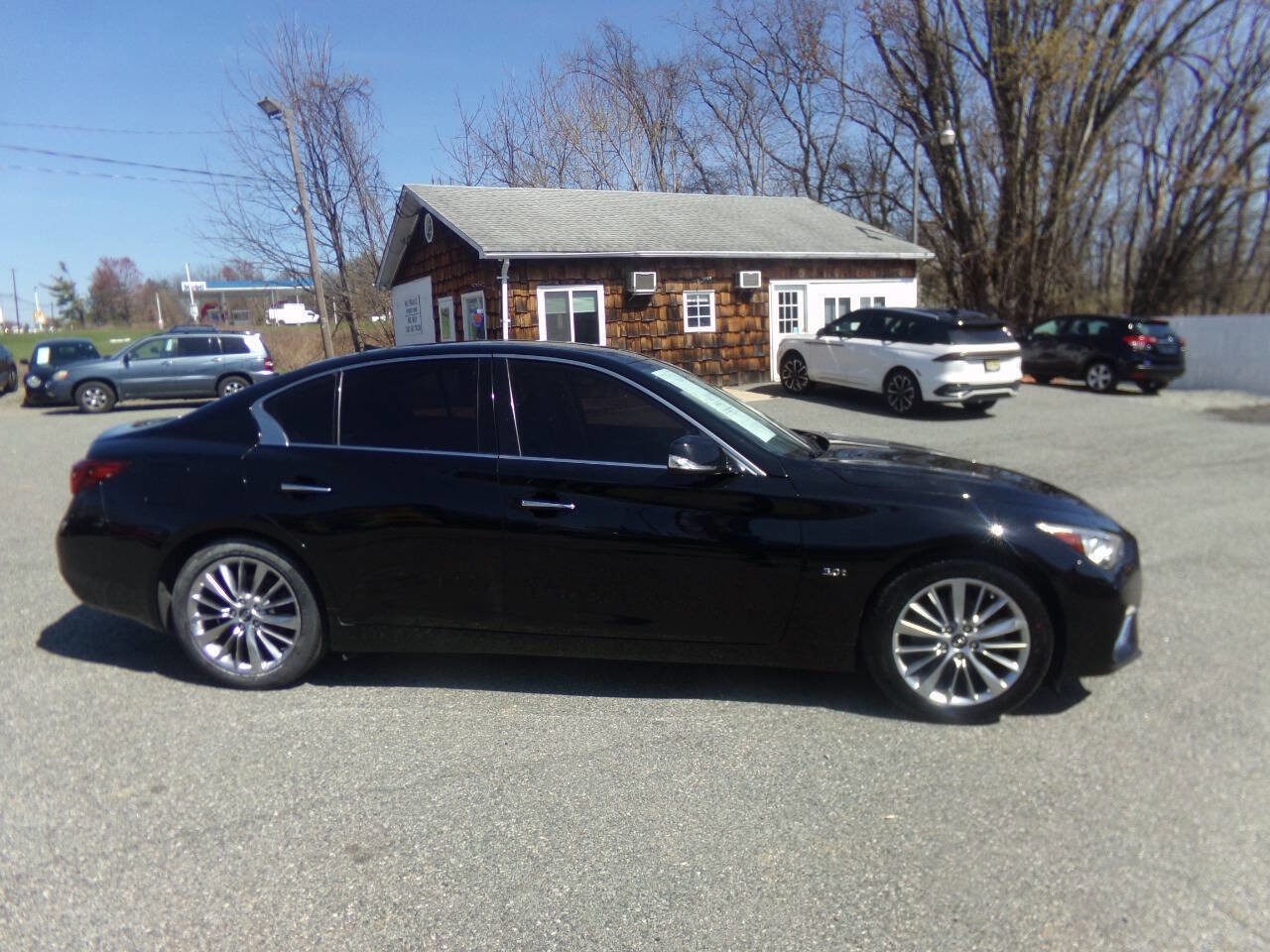 Used 2018 INFINITI Q50 Luxe w/ Essential Package (3.0T Luxe) image 6