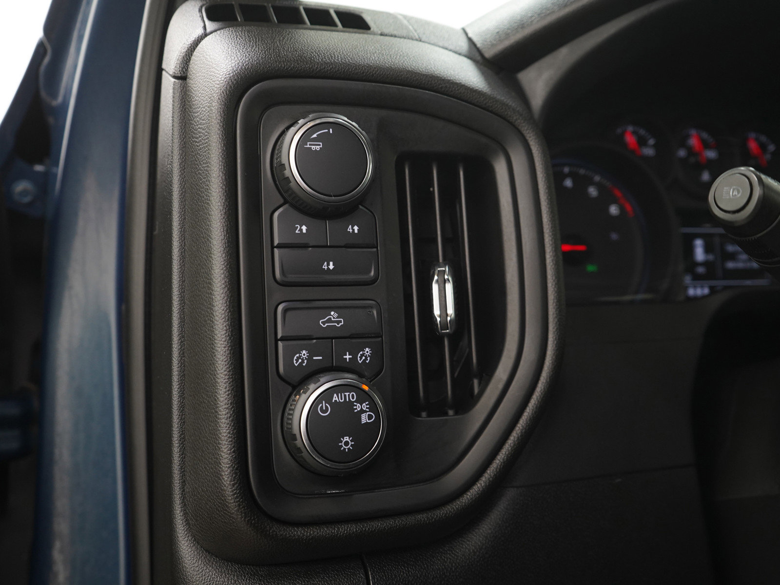 Used 2024 Chevrolet Silverado 2500 Custom w/ Custom Convenience Package AWD/4WD image 26
