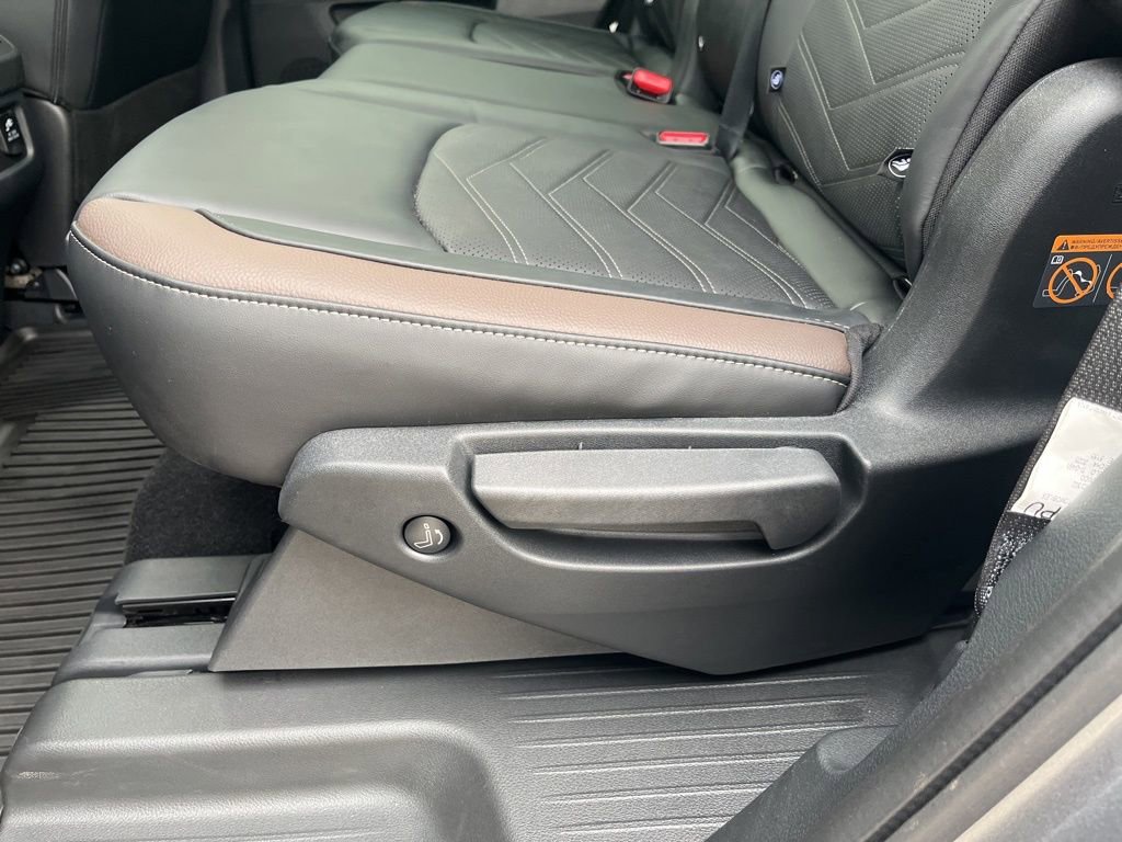 Used 2025 Nissan Pathfinder Platinum w/ Cargo Package image 52