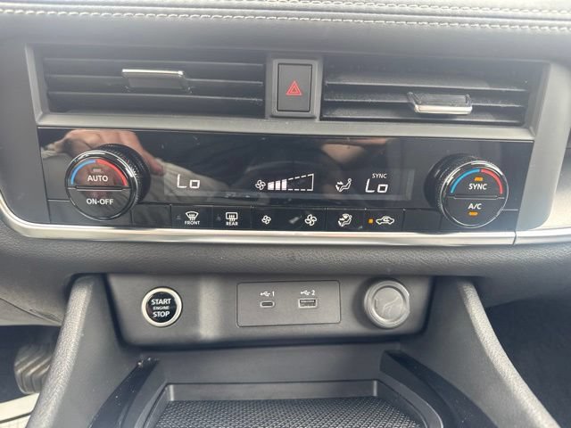 Used 2023 Nissan Rogue SV AWD/4WD image 32