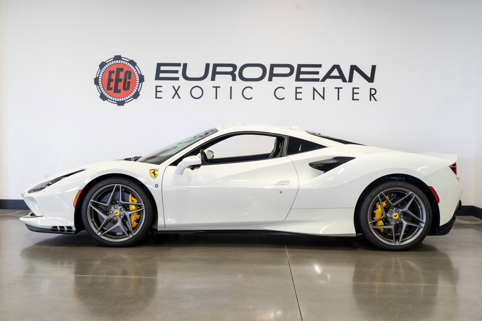 Used 2021 Ferrari F8 Tributo RWD image 16