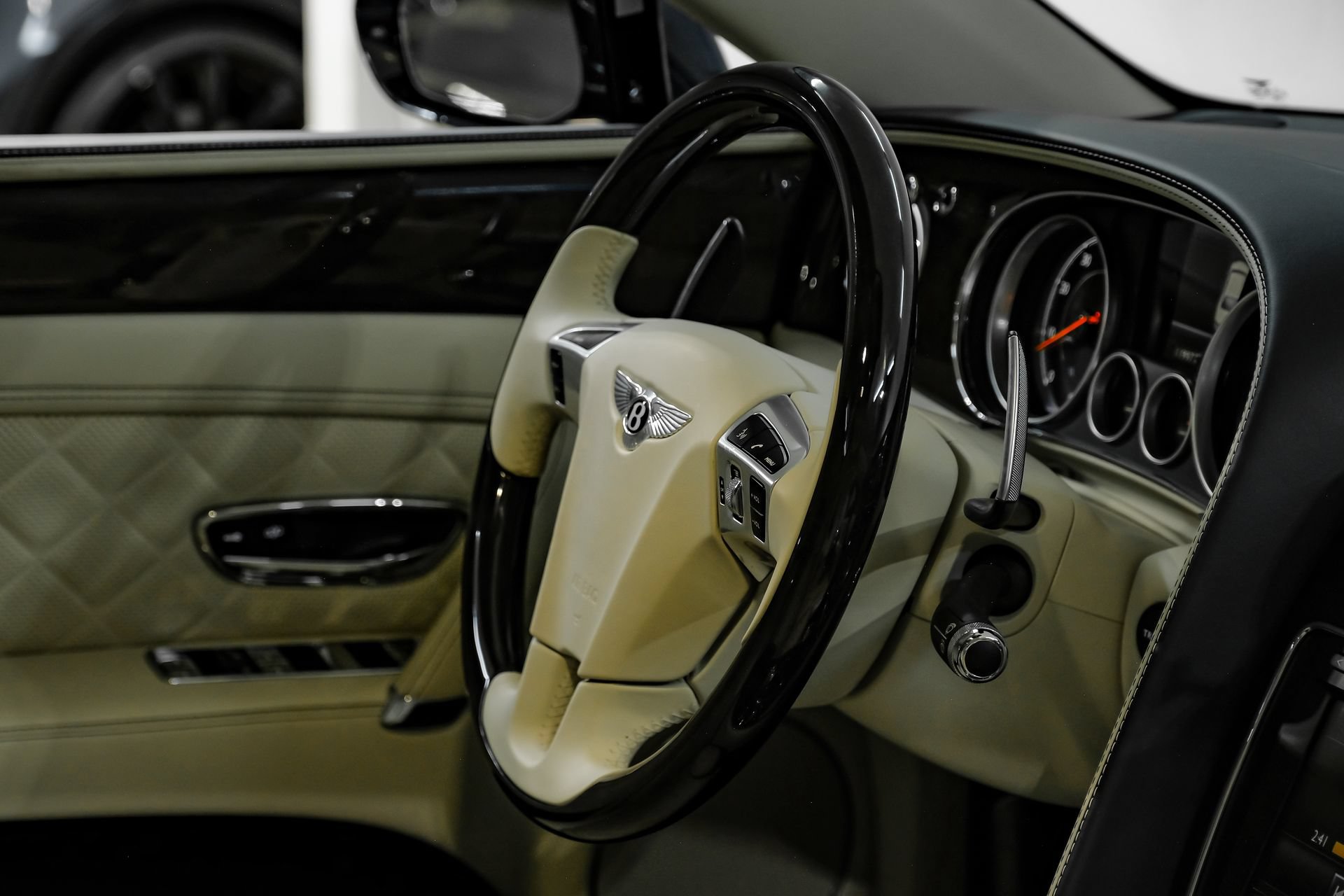 Used 2018 Bentley Flying Spur W12 AWD/4WD image 23
