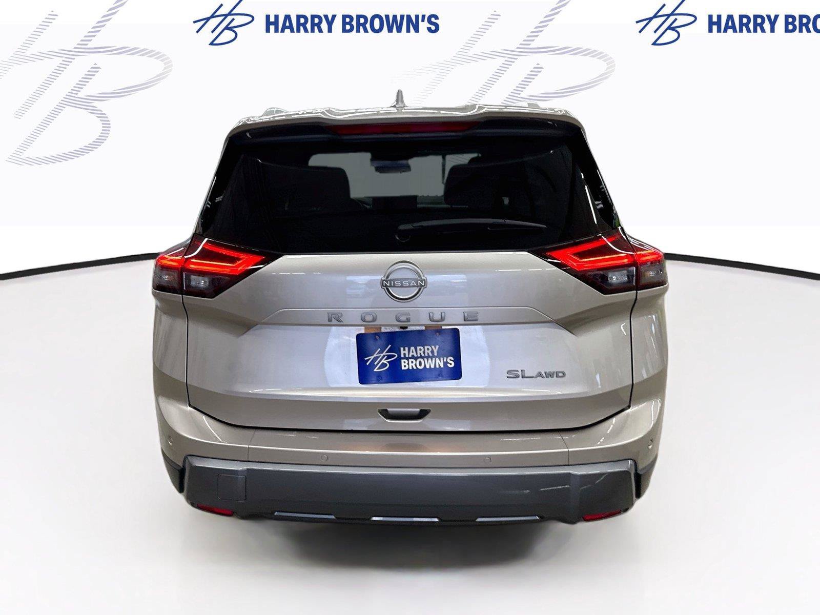 Used 2024 Nissan Rogue SL AWD/4WD image 9