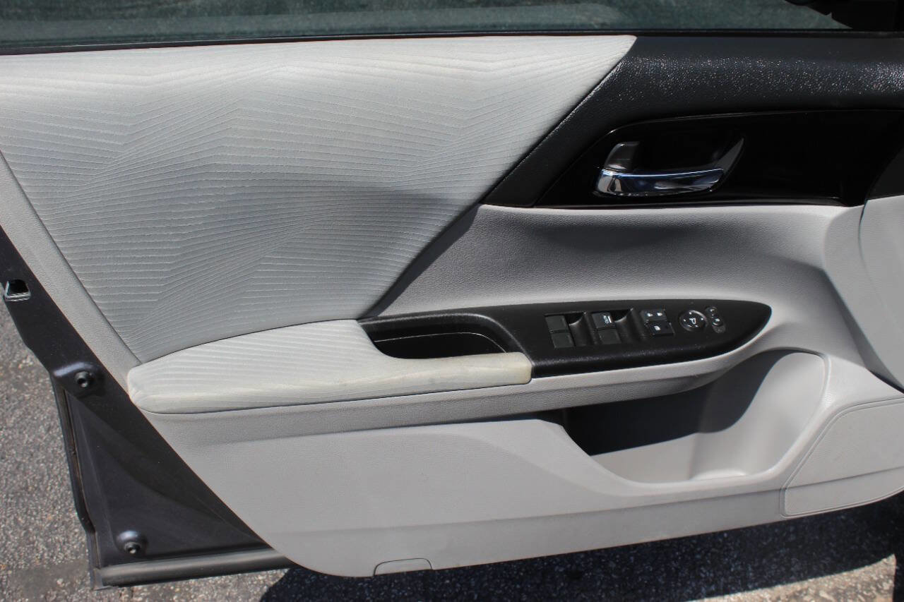 Used 2016 Honda Accord LX image 17