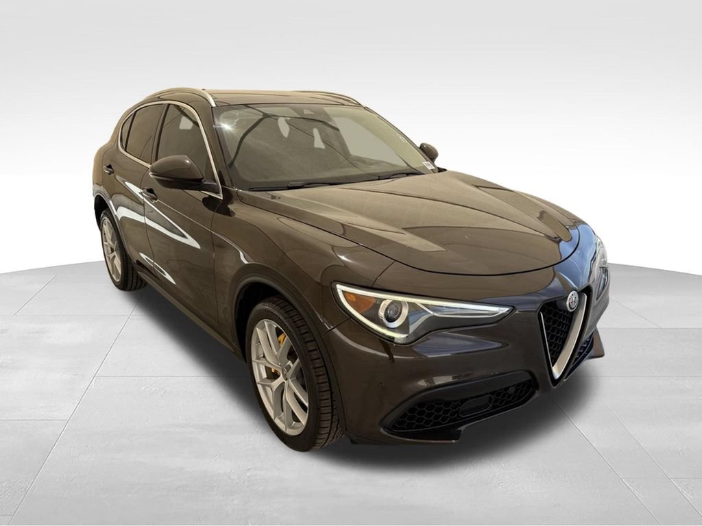 Used 2019 Alfa Romeo Stelvio Ti Lusso w/ Quick Order Package 22X Lusso AWD/4WD image 5