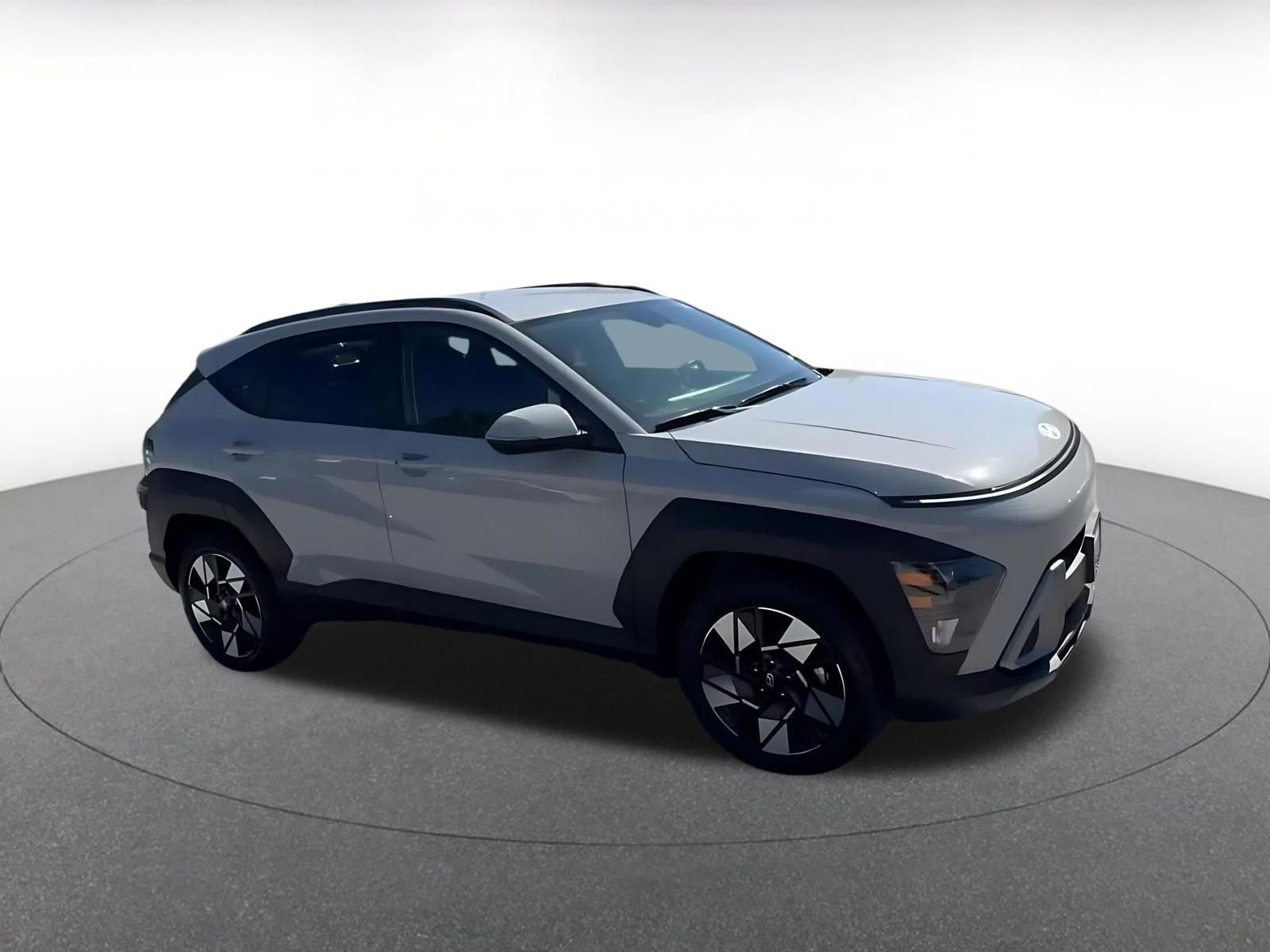 Used 2025 Hyundai Kona SEL image 2