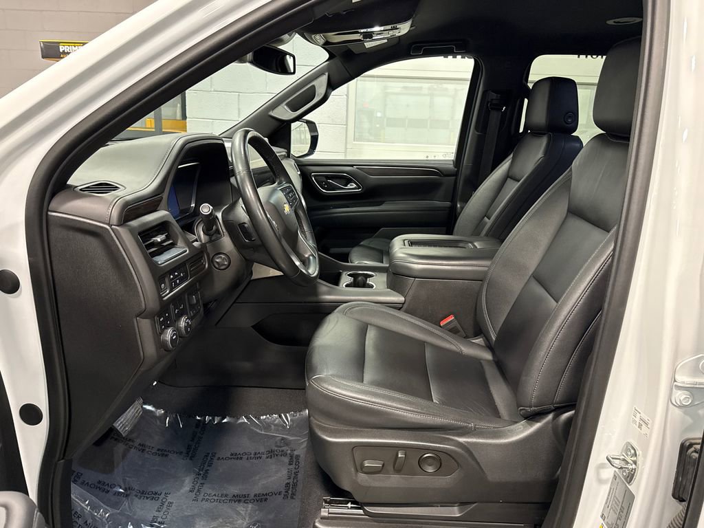 Used 2023 Chevrolet Suburban LT w/ Luxury Package image 6