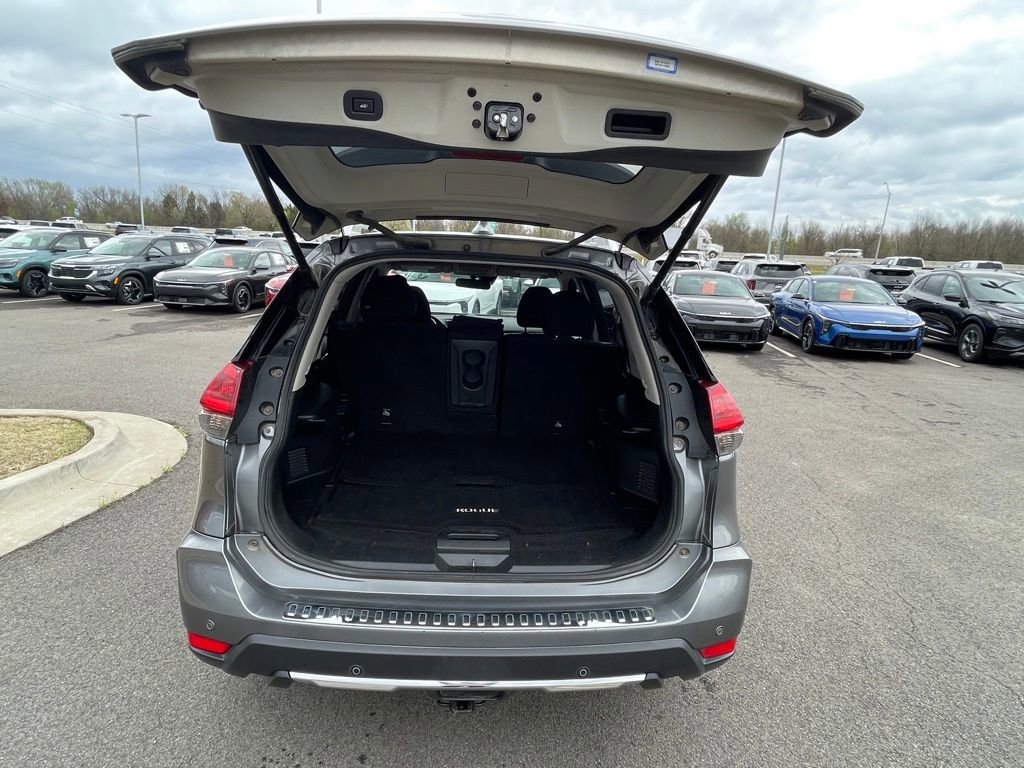 Used 2019 Nissan Rogue SV w/ Premium Package image 9