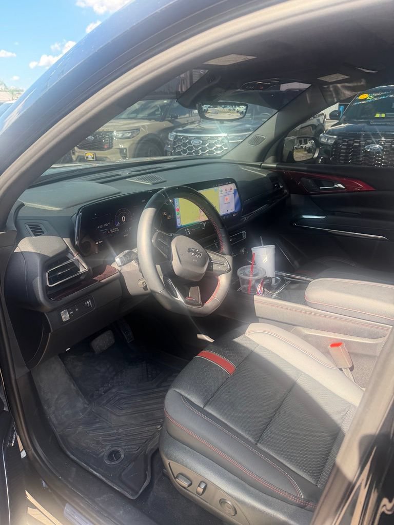 Used 2026 Chevrolet Traverse RS FWD image 5