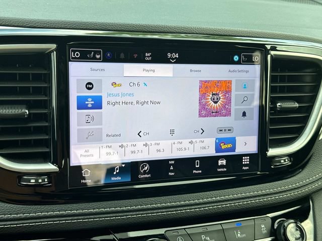 Used 2025 Chrysler Pacifica Limited FWD image 38
