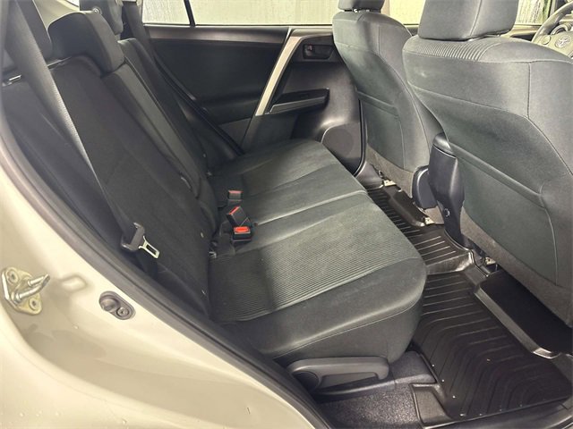Used 2018 Toyota RAV4 LE image 10