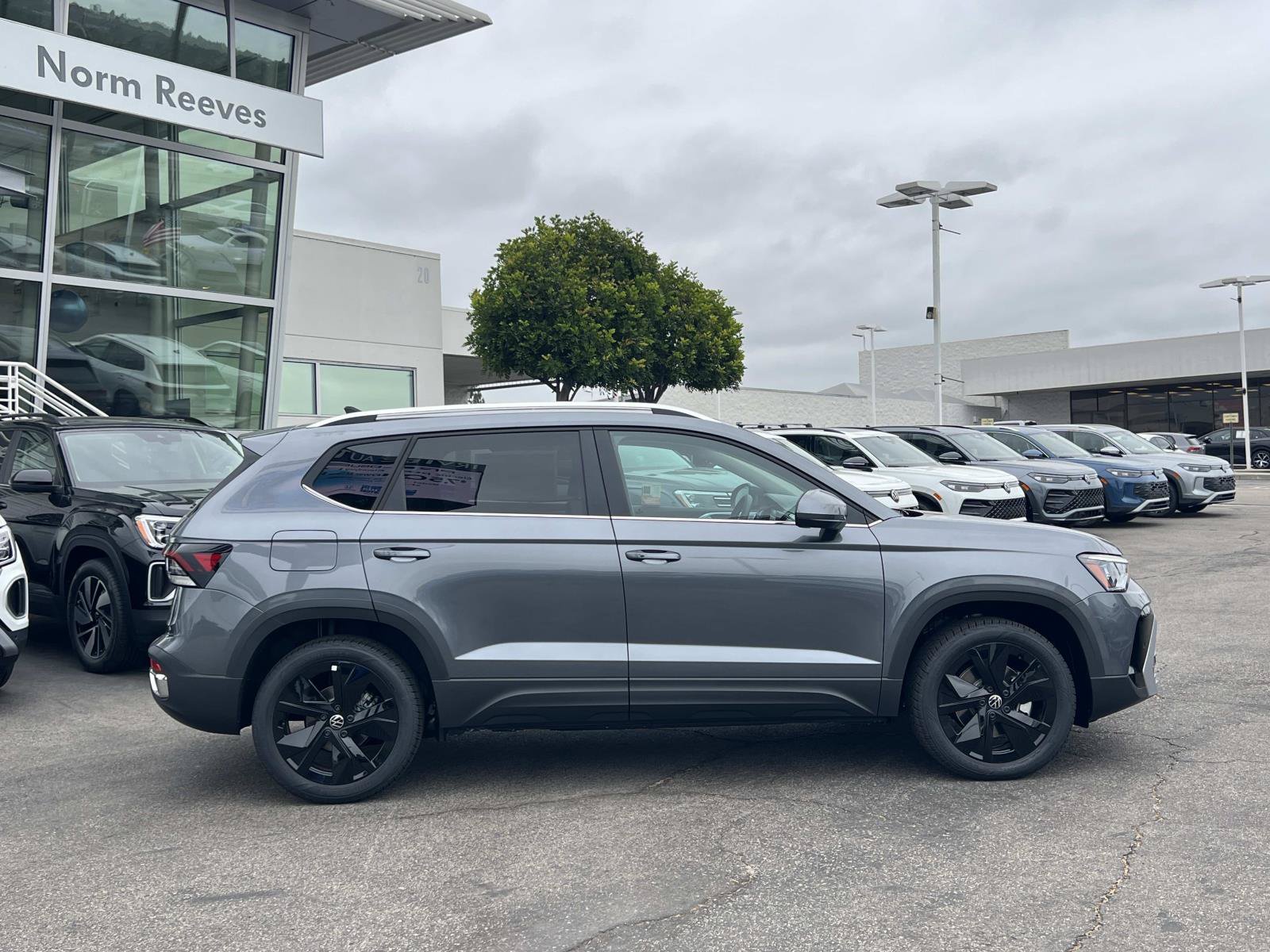 New 2026 Volkswagen Taos SE FWD image 27