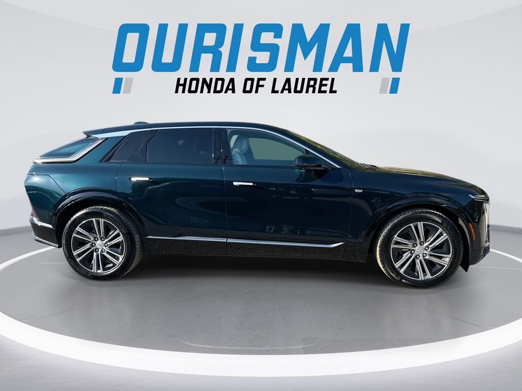 Used 2024 Cadillac Lyriq Luxury AWD/4WD image 9