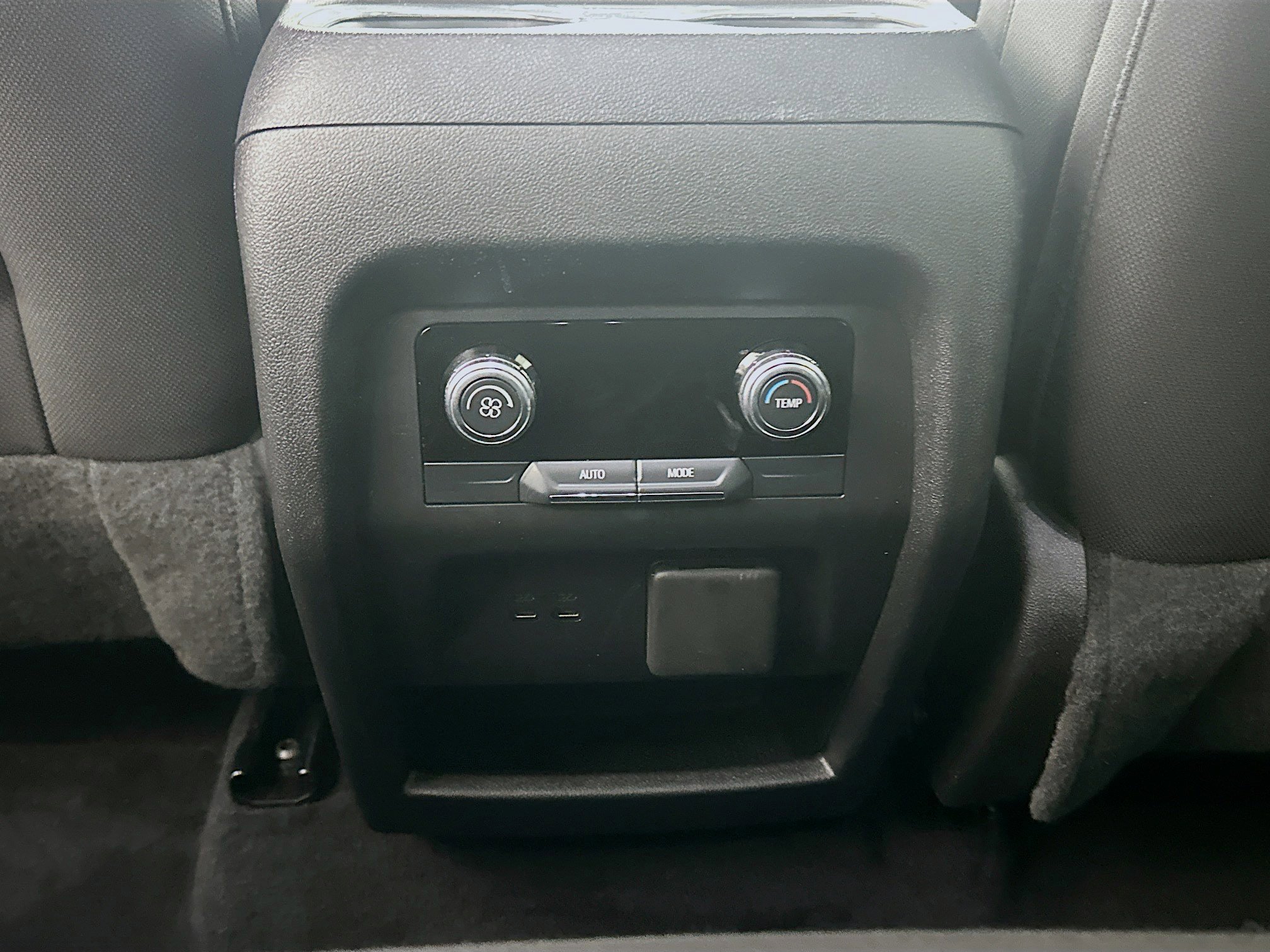 Used 2025 GMC Acadia Elevation image 28