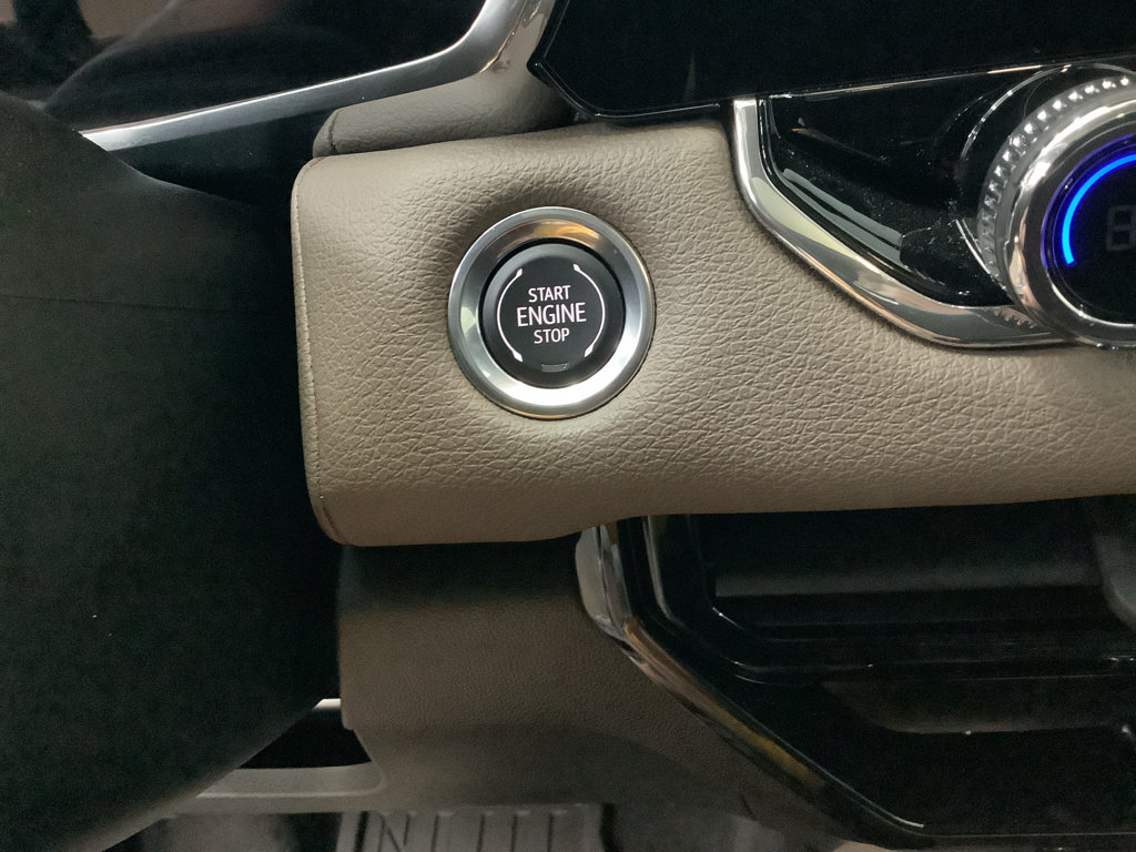 Used 2025 GMC Canyon Denali AWD/4WD image 14
