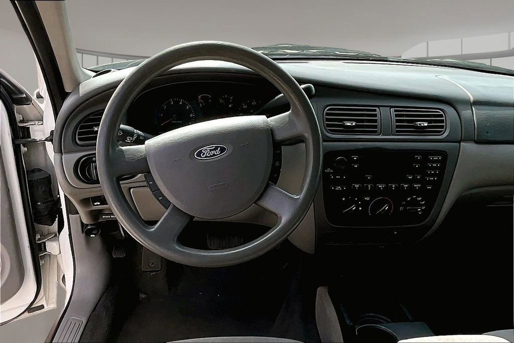 Used 2007 Ford Taurus SE FWD image 5