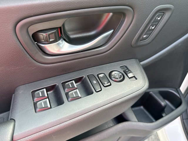Used 2025 Honda Pilot Touring image 13