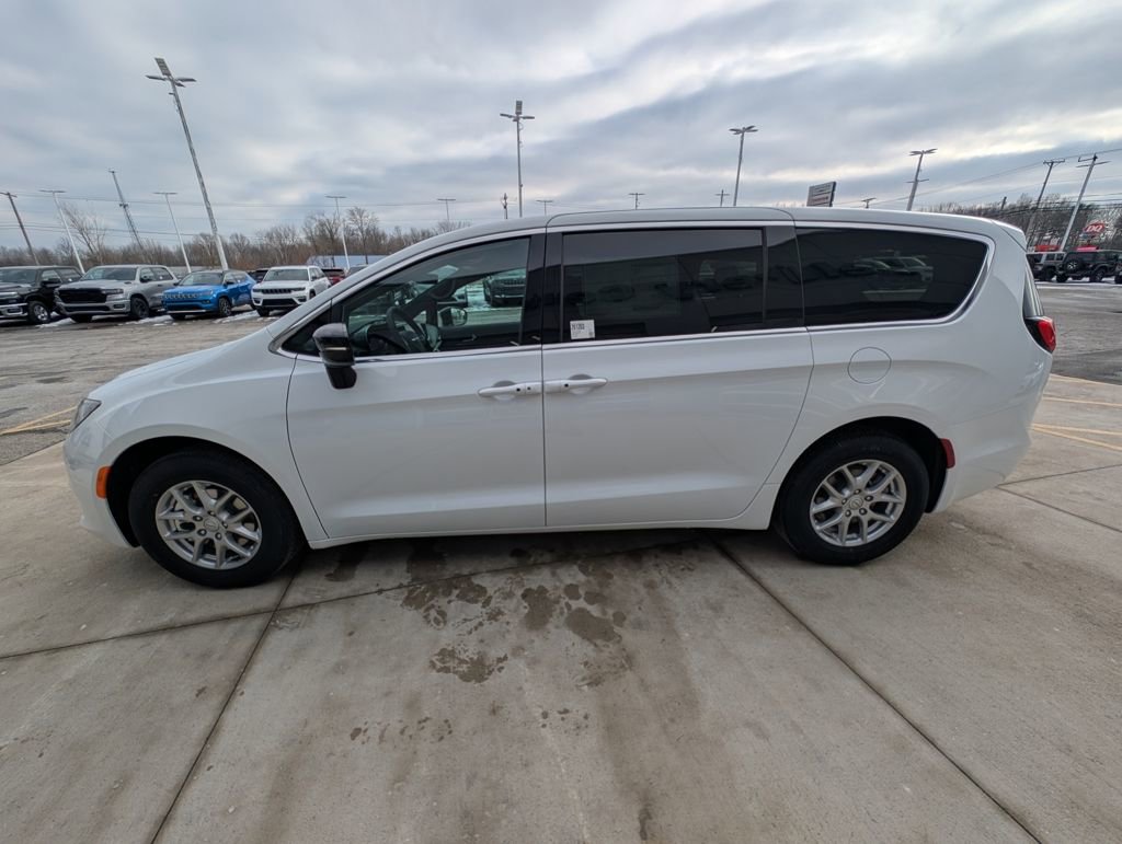 New 2026 Chrysler Voyager LX image 8