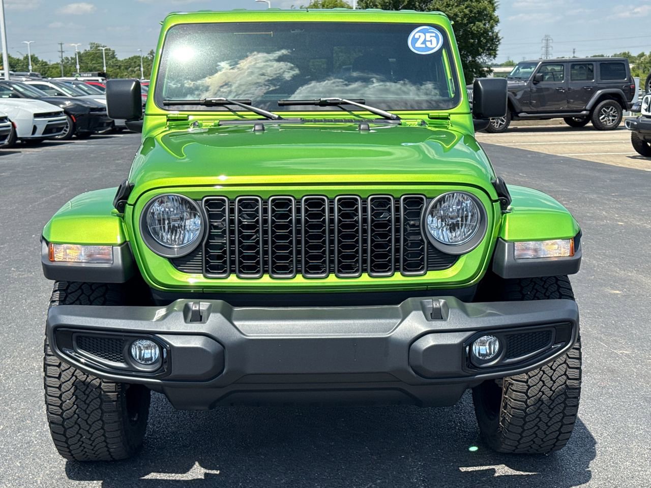 Used 2025 Jeep Gladiator Sport AWD/4WD image 8