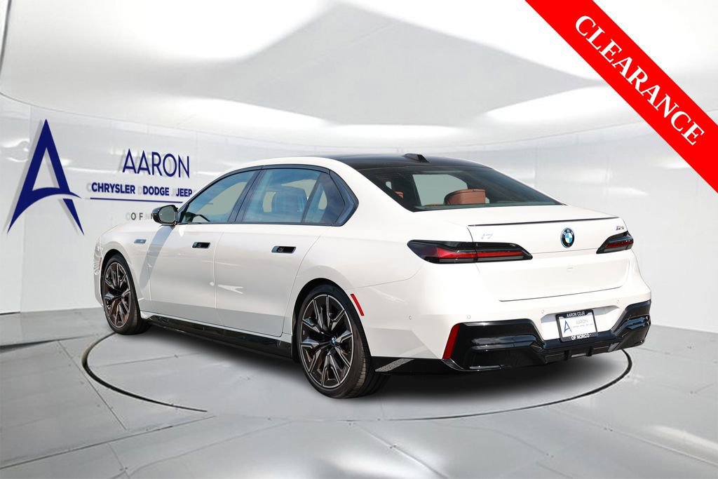 Used 2025 BMW i7 M70 w/ Executive Package image 2