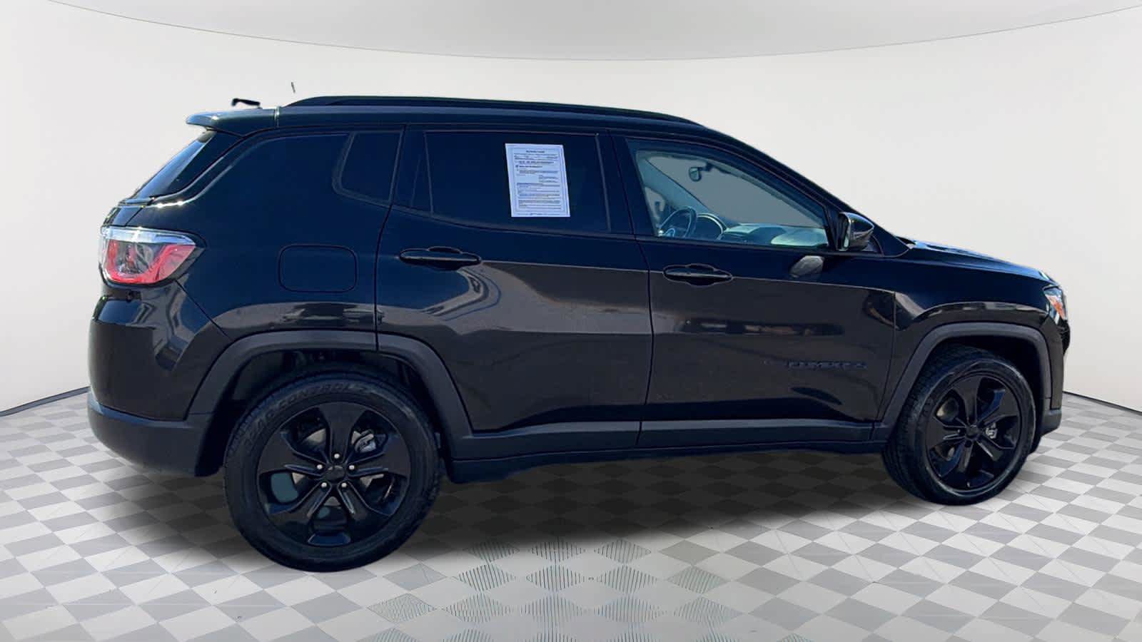 Used 2020 Jeep Compass Latitude FWD image 4