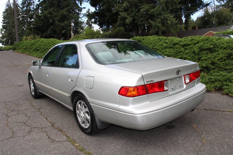 Used 2000 Toyota Camry LE w/ Value Pkg 3 FWD image 4