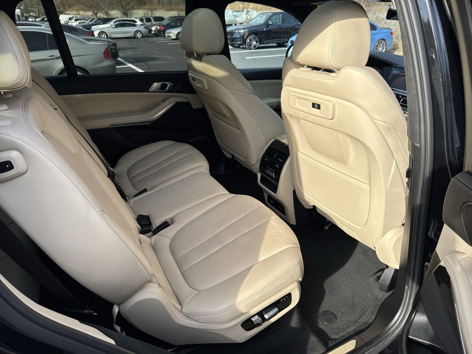 Used 2021 BMW X7 xDrive40i w/ Premium Package 2 image 32