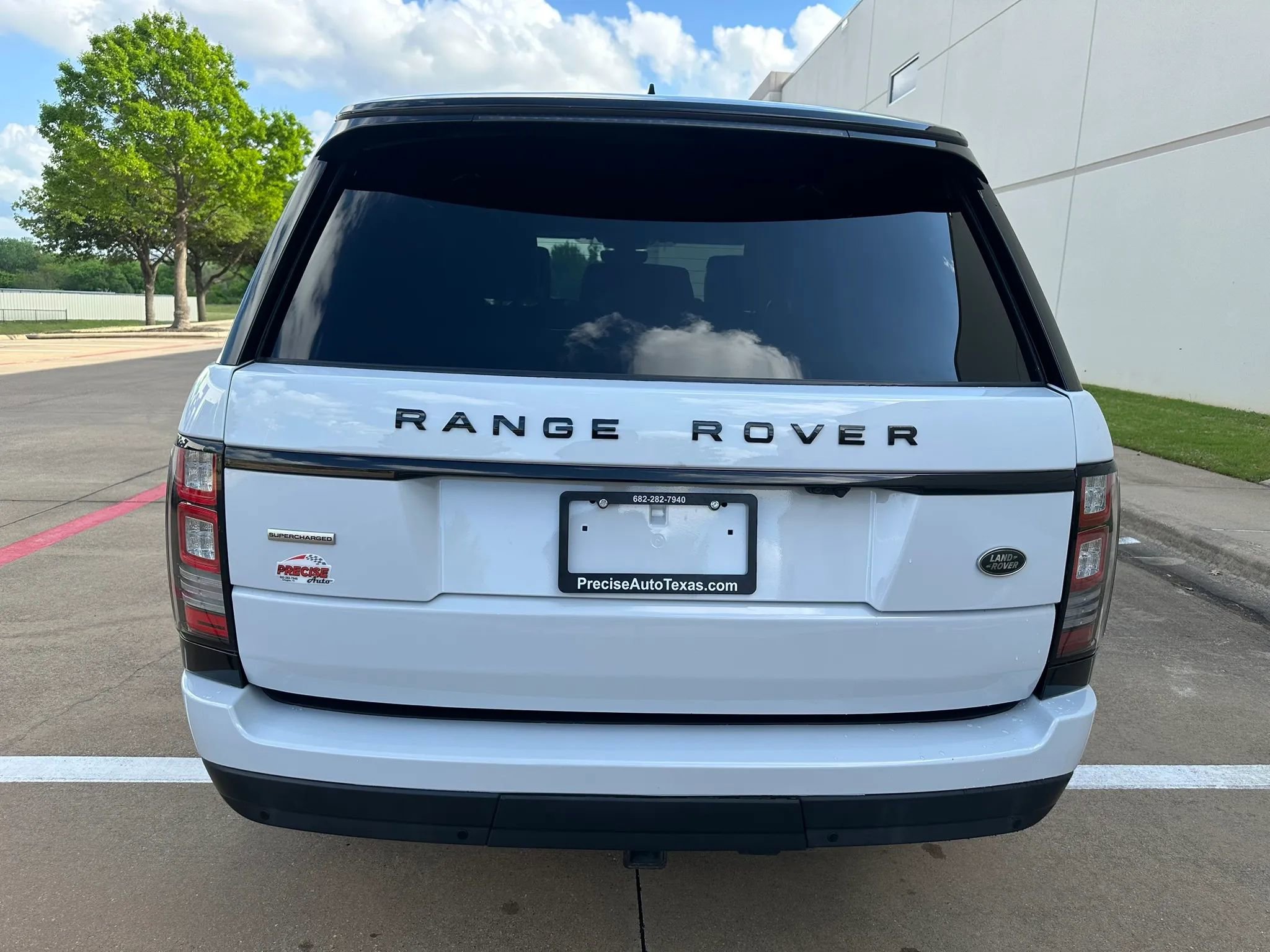 Used 2017 Land Rover Range Rover Long Wheelbase Supercharged image 10