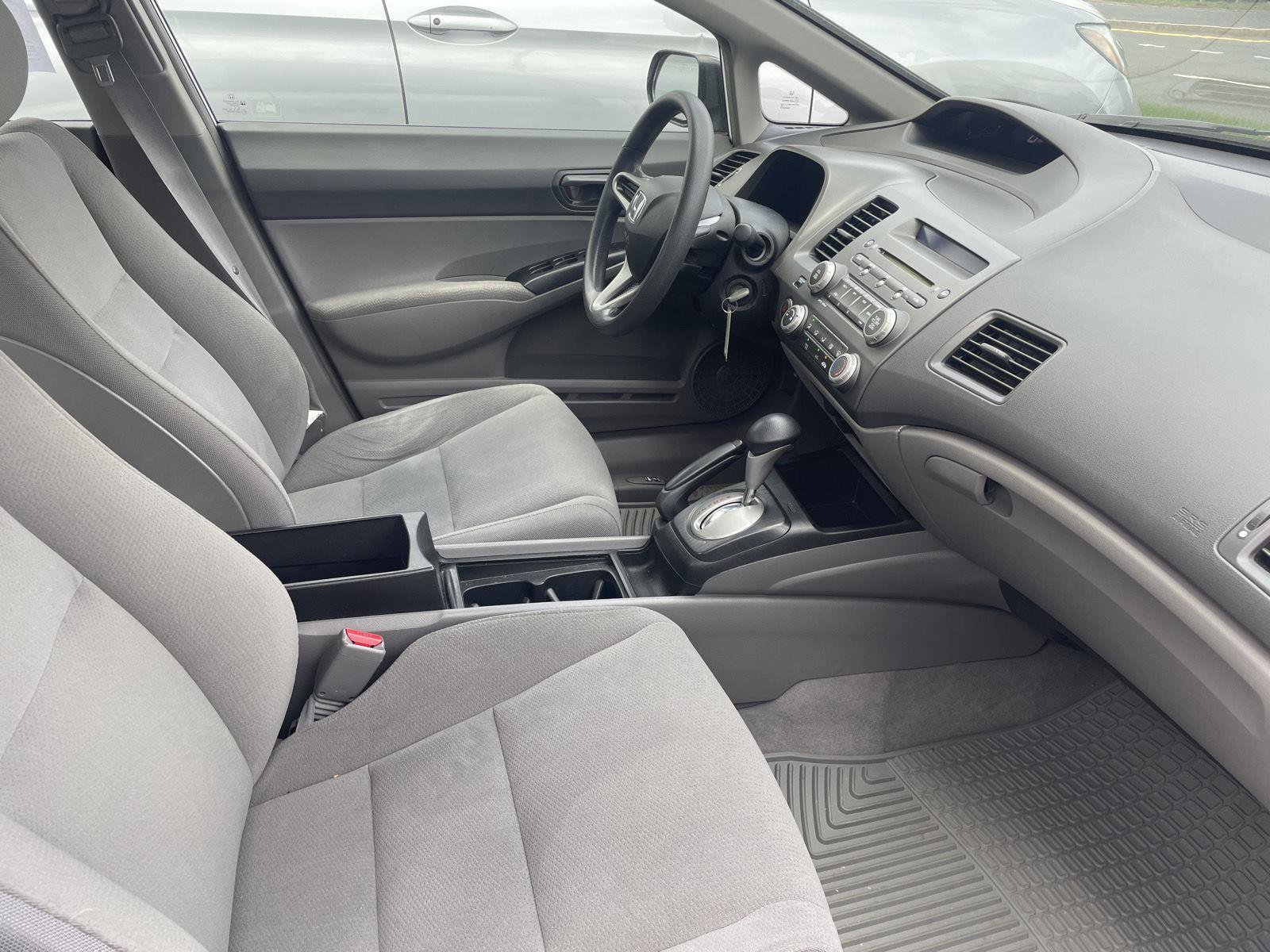 Used 2009 Honda Civic DX-VP image 6